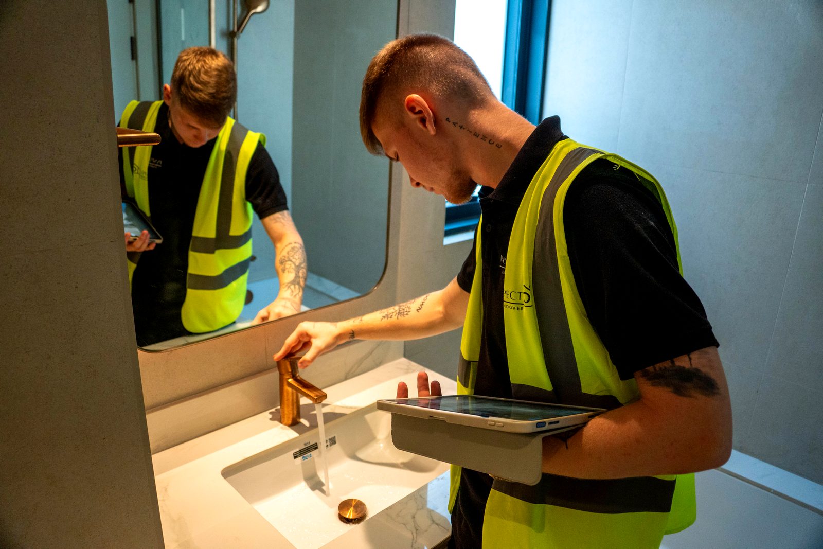 Inspecto Handover inspector in Dubai: taps and basin drainage run and timed, not simply looked at