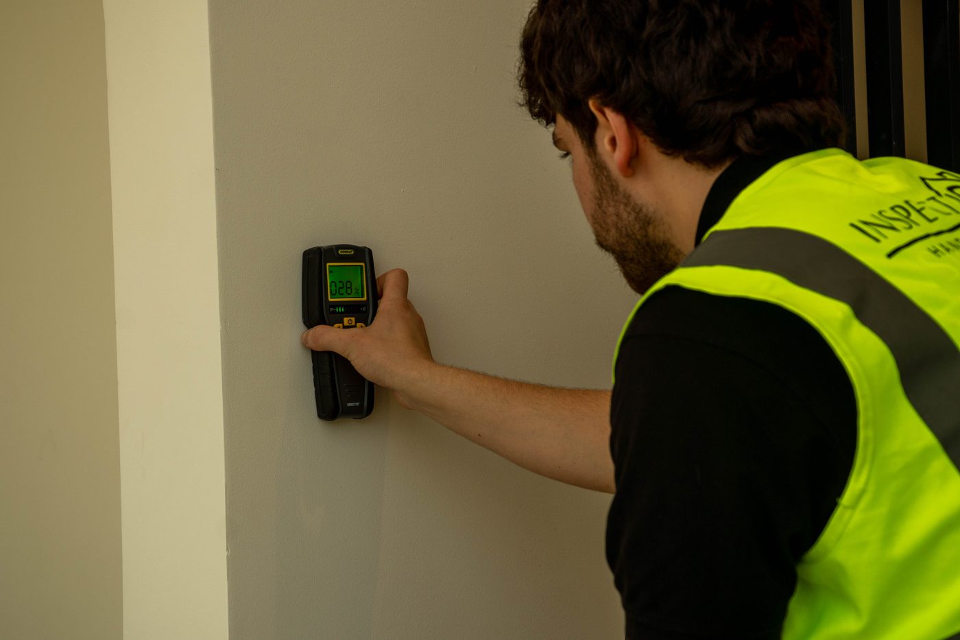 Inspecto Handover inspector in Dubai: moisture meter readings taken behind finishes