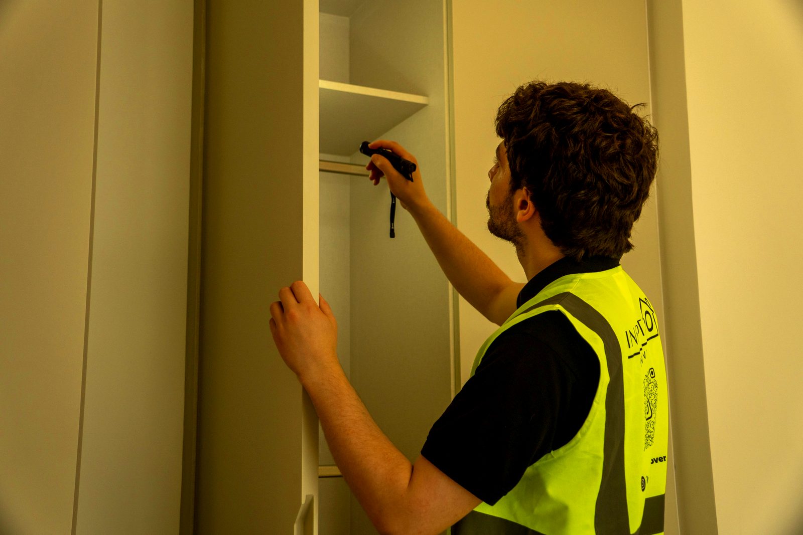 Inspecto Handover inspector in Dubai: inside a fitted wardrobe, checking the carcass and shelf fixings with